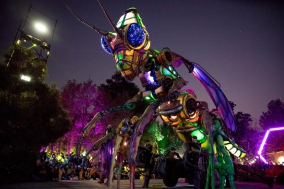Planete Vapeur giant grasshopper at night