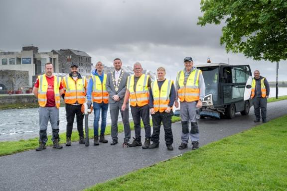 Litter Management Unit and Mayor at Claddagh
