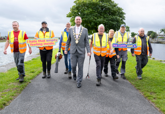 Mayor Cubbard and members of the Litter Management Unit