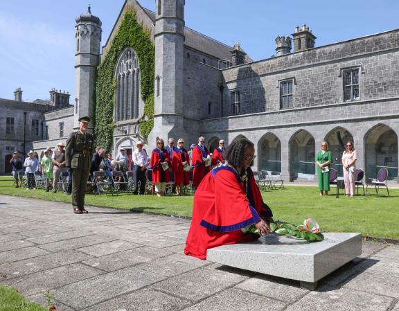 The mayor placing a wreath at the commemorative plaque