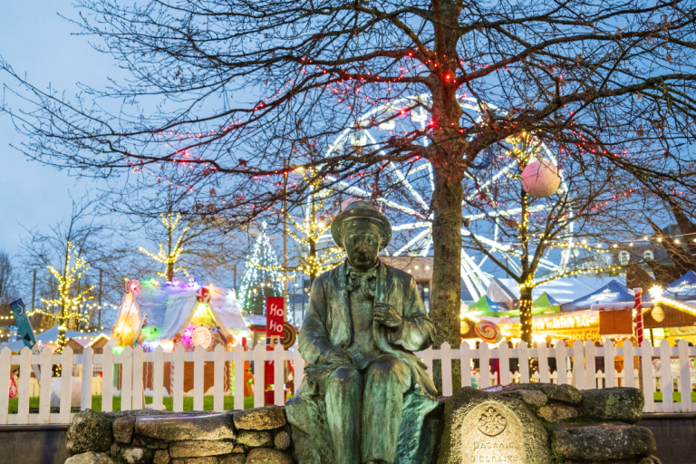 Pádraic Ó Conaire enjoying Christmas