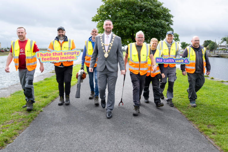 Mayor Cubbard and members of the Litter Management Unit