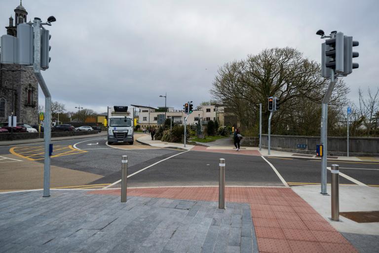 A photograph of the pedestrian crossing at Salmon Weir Bridge