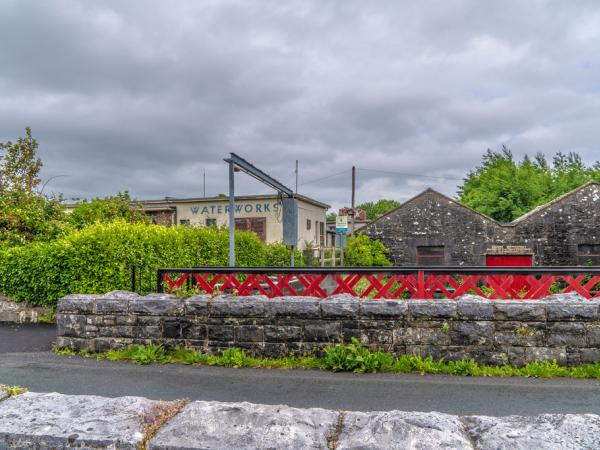 picture of old waterworks building