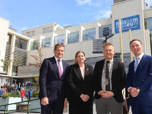 Minister for tourism, ceo of failte ireland, Deputy mayor and ce posing for photo outside of the museum.
