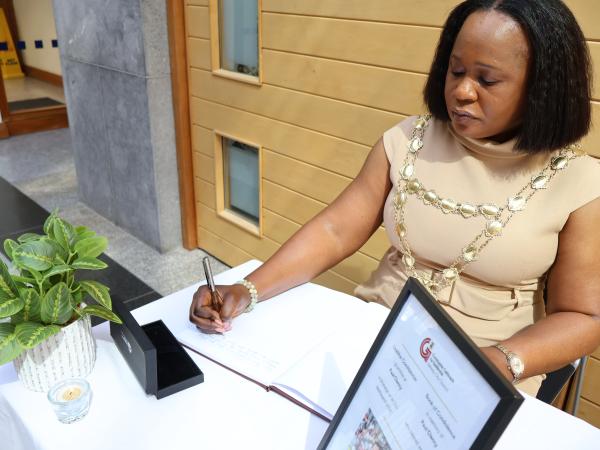 Cllr Helen Ogbu signing the Book of Condolences