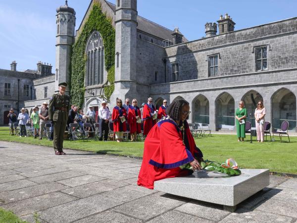 The mayor placing a wreath at the commemorative plaque